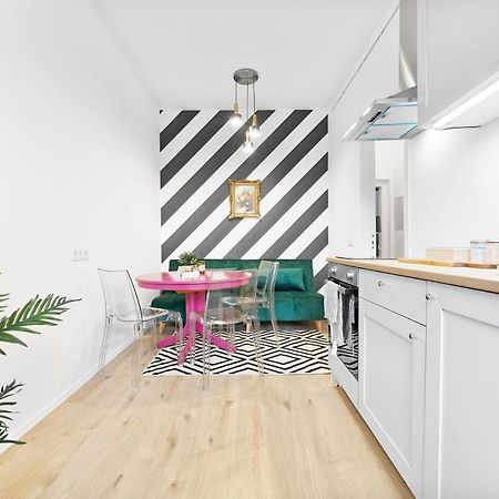 Apartments Direkt Am Staatstheater,Modern,Zentral,Ruhig,2 Zimmer,Netflix,Privatparkplatz Auf Dem Hof Cottbus Esterno foto